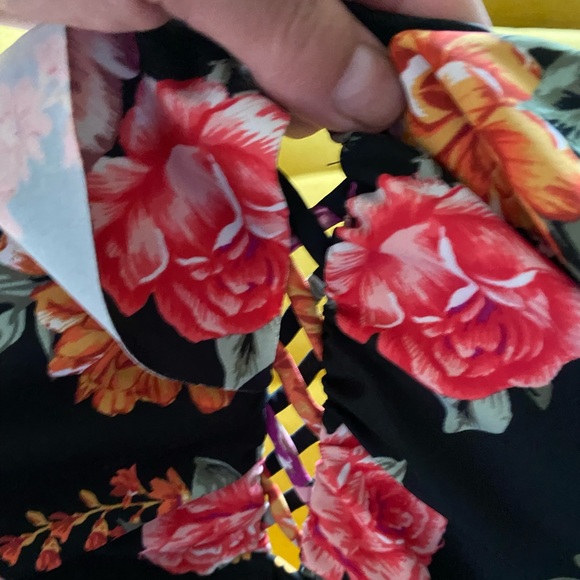 Floral One piece swimsuit with ruffle and peplum - Picture 2 of 4